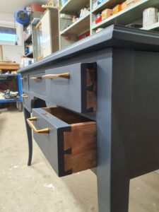 Möbelrenovering och möbelmontering