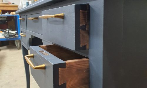 Möbelrenovering och möbelmontering